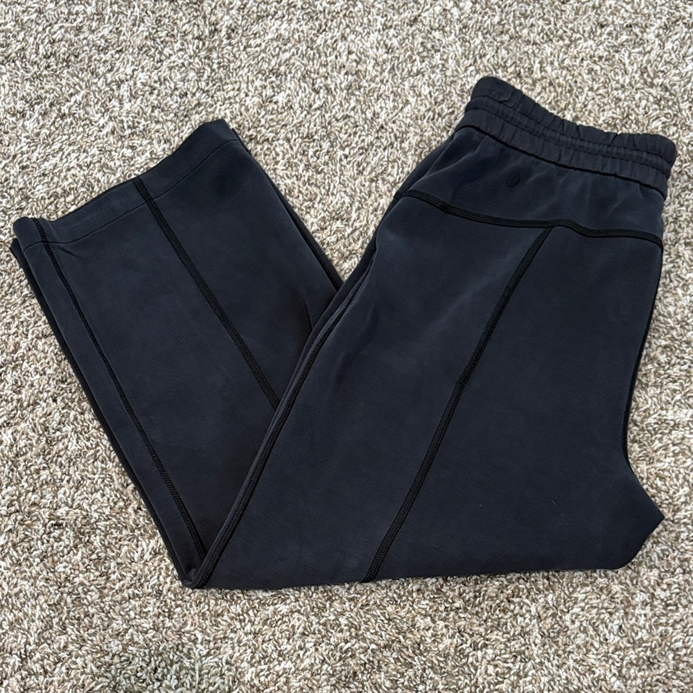 Lululemon cropped Dance Studio pant NWOT navy blue -so soft! Pockets& drawstring